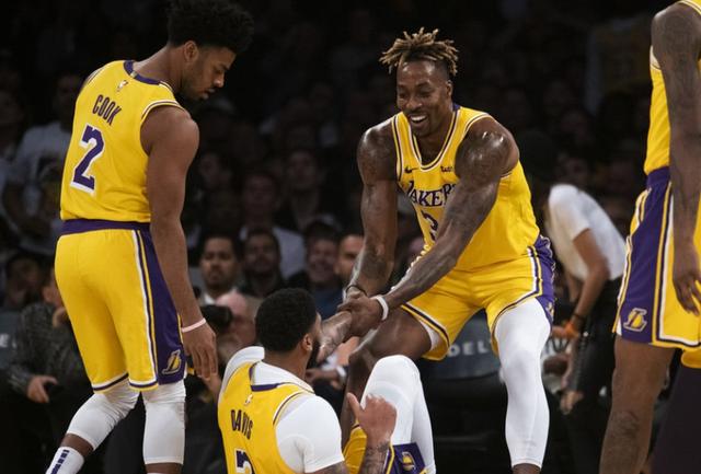  詹姆斯三双率湖人轻取马刺迎五连胜佳绩